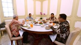 Prabowo Subianto, Ganjar Pranowo, dan Anies Baswedan Makan Siang Bersama Presiden Jokowi