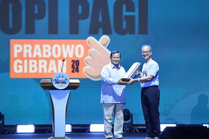 Calon presiden nomor urut dua dari Koalisi Indonesia Maju, Prabowo Subianto, berjoget gemoy Bersama ribuan relawan Kopi Pagi di Sentul International Convention Centre (SICC). (Dok. Tim Media Prabowo-Gibran)  