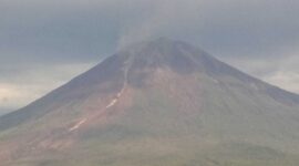 Warga Dilarang Beraktifitas Sejauh 13 Km dari Puncak, Semeru Kembali Erupsi dengan Letusan Setinggi 1 Km