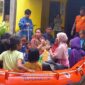 Tim Gabungan melakukan evakuasi warga yang terdampak banjir di Kabupaten Padang Pariaman, Sumatra Barat. (Dok. BPBD Kabupaten Padang Pariaman)