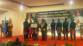 Wamenaker RI Dapat Gelar Adat: Pangeran Rimbun Alam Cipta Negeri