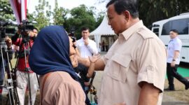 Usai Nyoblos, Presiden Prabowo Subianto Bercengkrama dengan Warga Bojong Koneng, Bogor
